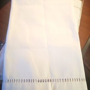 4 Henry Handwork white hand towels